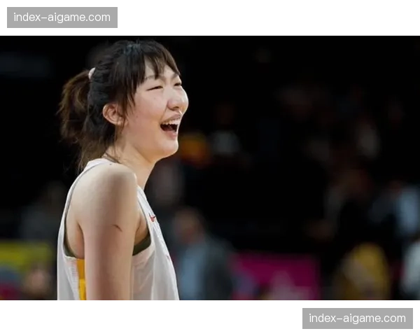 跟随镜头：一场WNBA比赛日背后的故事——从装备经理到拉拉队